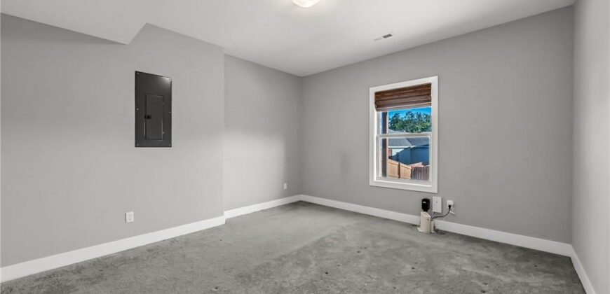 8615 NW 74th Terrace, Kansas City, MO 64152
