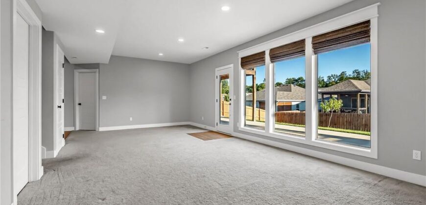 8615 NW 74th Terrace, Kansas City, MO 64152