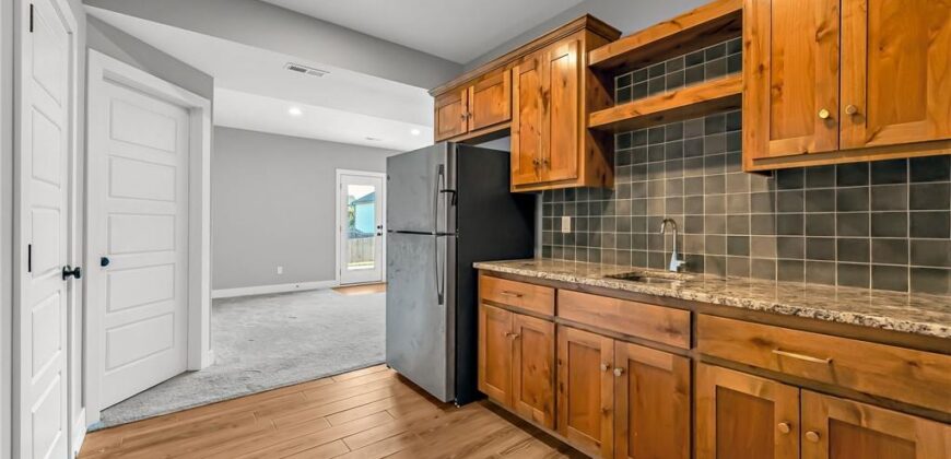 8615 NW 74th Terrace, Kansas City, MO 64152