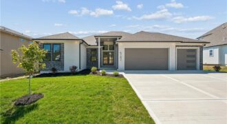 5782 NW Black Oak Court, Parkville, MO 64152