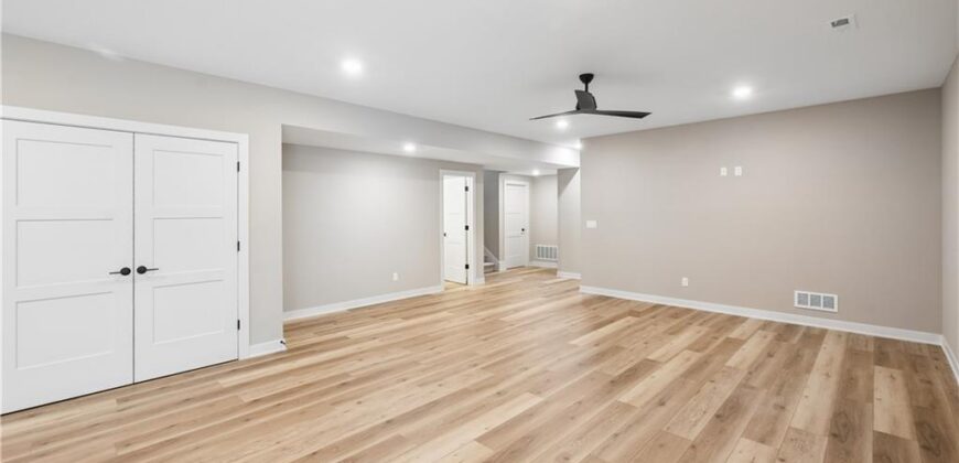 5782 NW Black Oak Court, Parkville, MO 64152