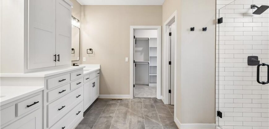 5782 NW Black Oak Court, Parkville, MO 64152