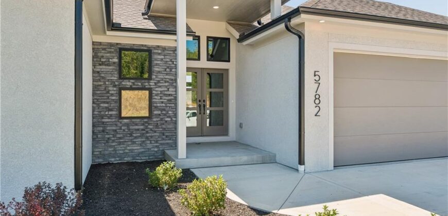 5782 NW Black Oak Court, Parkville, MO 64152