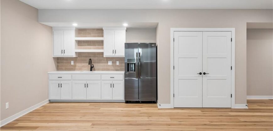 5782 NW Black Oak Court, Parkville, MO 64152