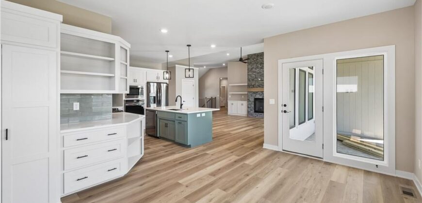 5782 NW Black Oak Court, Parkville, MO 64152