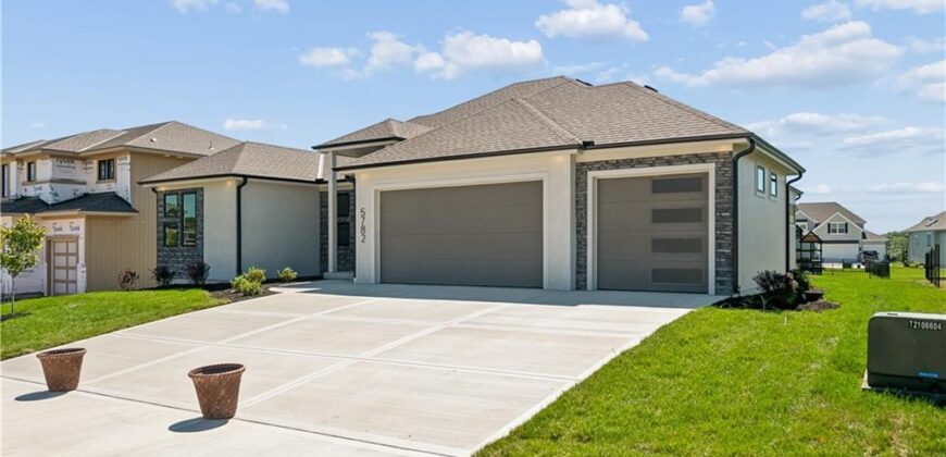 5782 NW Black Oak Court, Parkville, MO 64152
