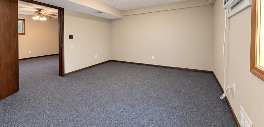 138 High Street, Liberty, MO 64068