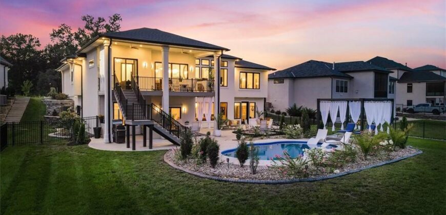 8685 NE Shoal Creek Valley Drive, Kansas City, MO 64157