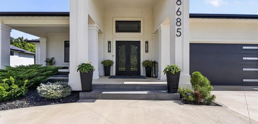 8685 NE Shoal Creek Valley Drive, Kansas City, MO 64157