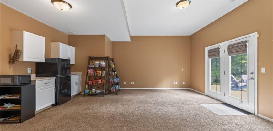 1037 Fox Run Terrace, Liberty, MO 64068