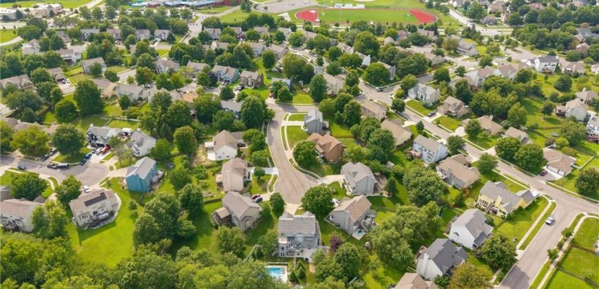 1037 Fox Run Terrace, Liberty, MO 64068
