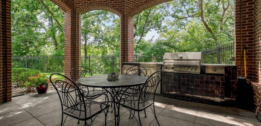 6006 Westshore Court, Kansas City, MO 64152