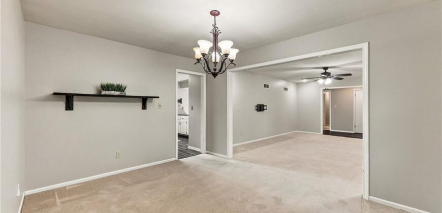 6830 NW Cross Road, Parkville, MO 64152