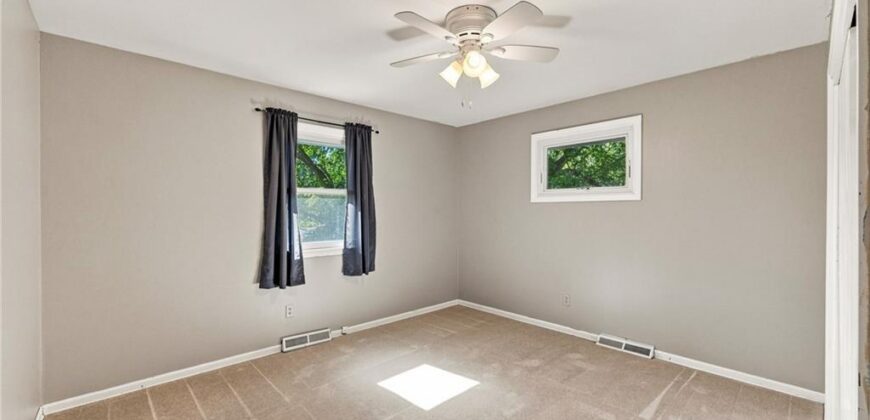 6830 NW Cross Road, Parkville, MO 64152