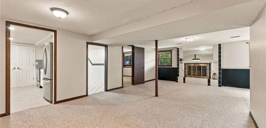 6830 NW Cross Road, Parkville, MO 64152