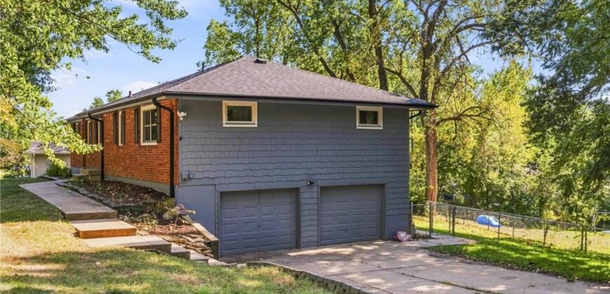 6830 NW Cross Road, Parkville, MO 64152