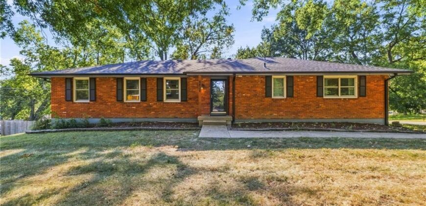 6830 NW Cross Road, Parkville, MO 64152