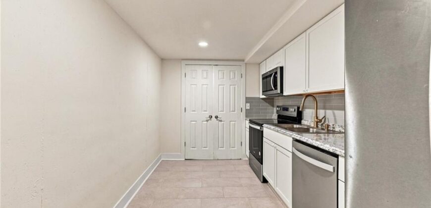 6830 NW Cross Road, Parkville, MO 64152