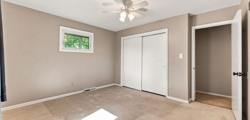 6830 NW Cross Road, Parkville, MO 64152