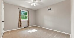 6830 NW Cross Road, Parkville, MO 64152