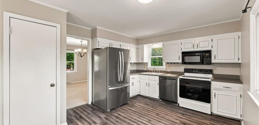 6830 NW Cross Road, Parkville, MO 64152