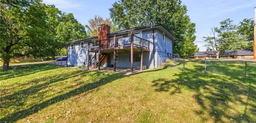 6830 NW Cross Road, Parkville, MO 64152