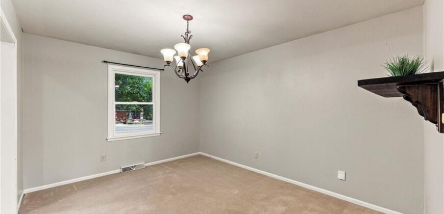 6830 NW Cross Road, Parkville, MO 64152