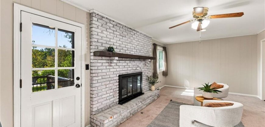 6830 NW Cross Road, Parkville, MO 64152