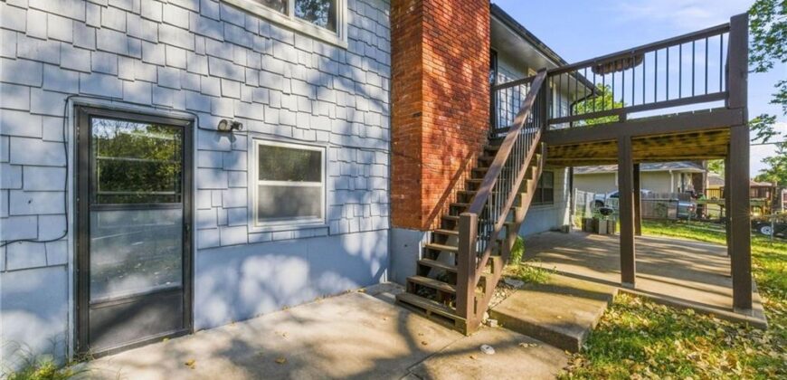 6830 NW Cross Road, Parkville, MO 64152