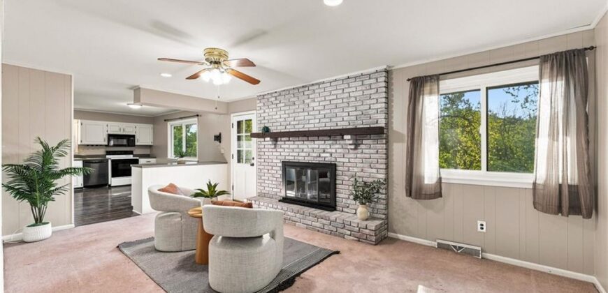 6830 NW Cross Road, Parkville, MO 64152