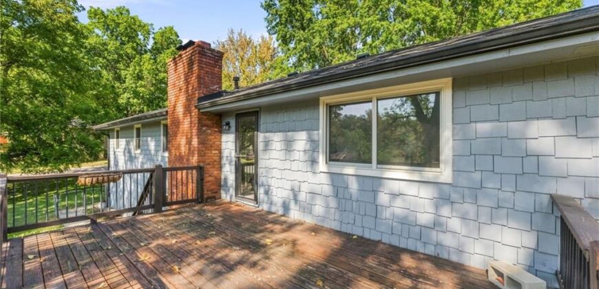 6830 NW Cross Road, Parkville, MO 64152