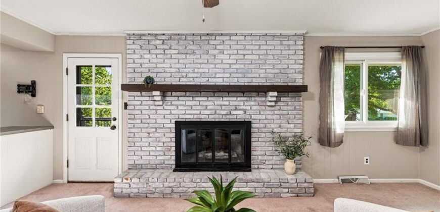 6830 NW Cross Road, Parkville, MO 64152