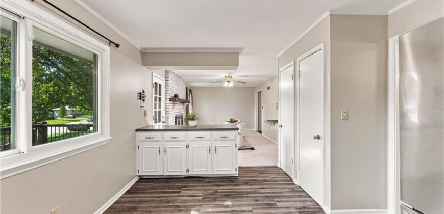 6830 NW Cross Road, Parkville, MO 64152