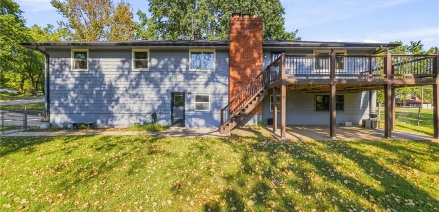 6830 NW Cross Road, Parkville, MO 64152