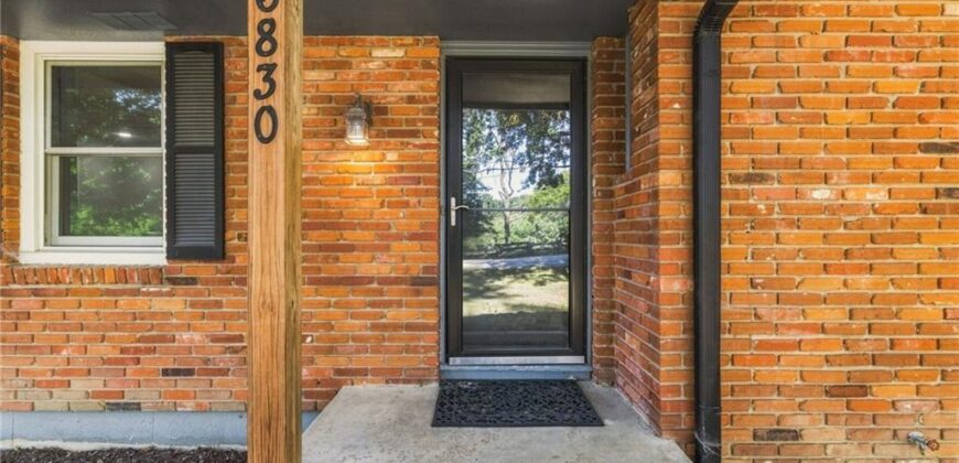 6830 NW Cross Road, Parkville, MO 64152