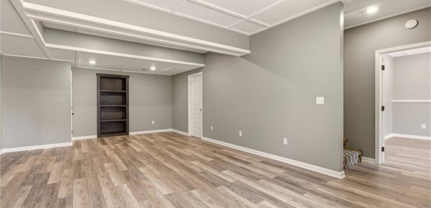11211 N Richmond Court, Kansas City, MO 64157