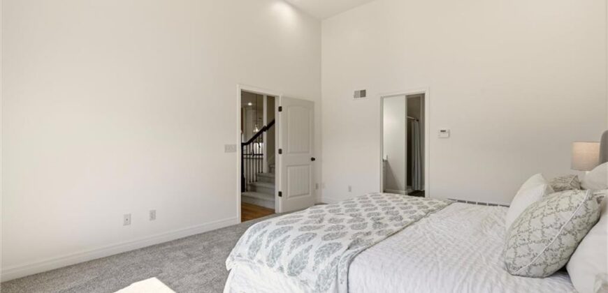 11211 N Richmond Court, Kansas City, MO 64157