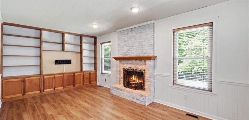 6112 N Strathbury Avenue, Kansas City, MO 64151