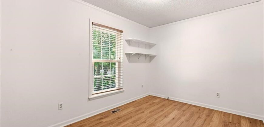 6112 N Strathbury Avenue, Kansas City, MO 64151