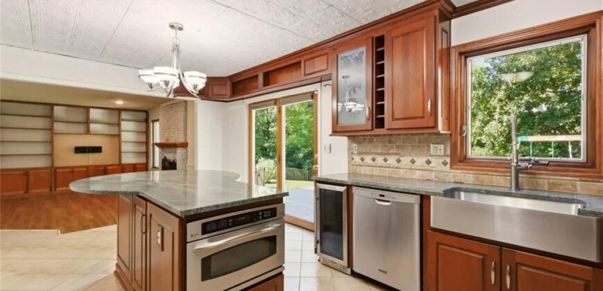 6112 N Strathbury Avenue, Kansas City, MO 64151