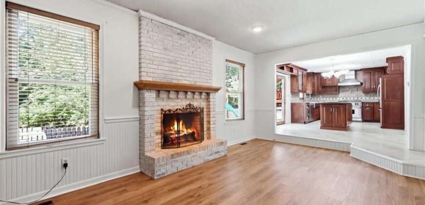 6112 N Strathbury Avenue, Kansas City, MO 64151