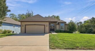 9451 N Adrian Avenue, Kansas City, MO 64154