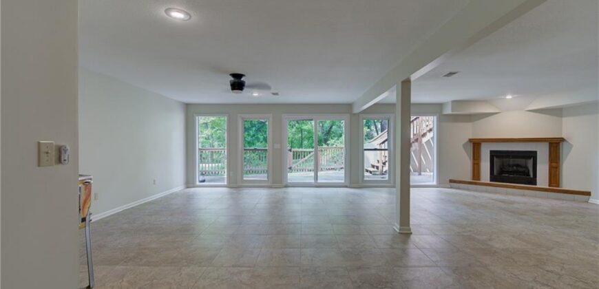 9304 NW 79th Street, Weatherby Lake, MO 64152