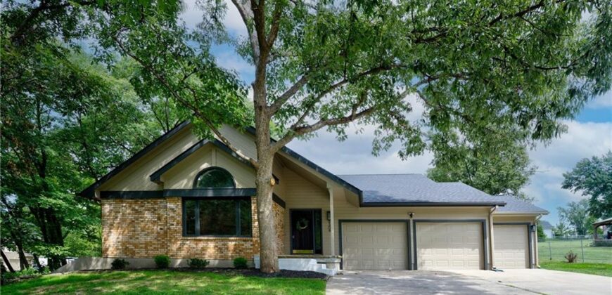 9304 NW 79th Street, Weatherby Lake, MO 64152