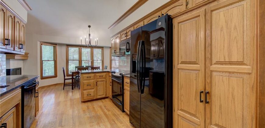 9304 NW 79th Street, Weatherby Lake, MO 64152