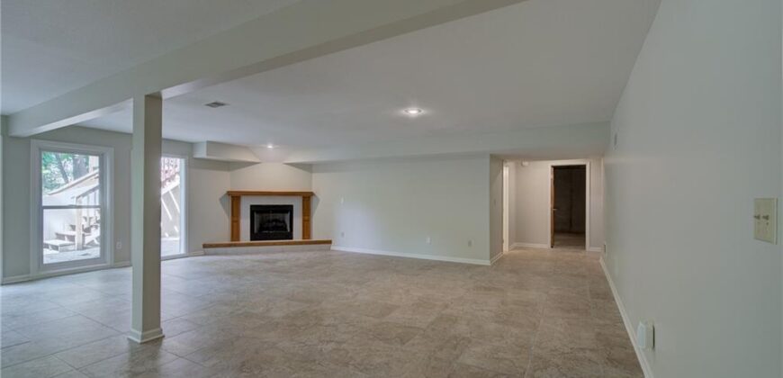 9304 NW 79th Street, Weatherby Lake, MO 64152