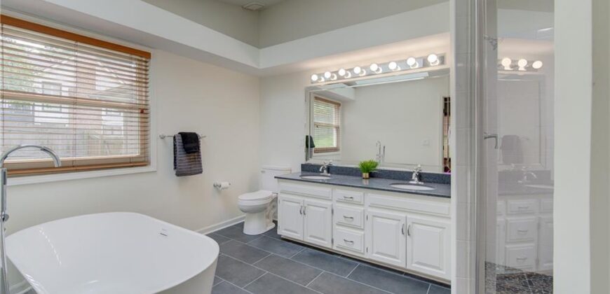 9304 NW 79th Street, Weatherby Lake, MO 64152