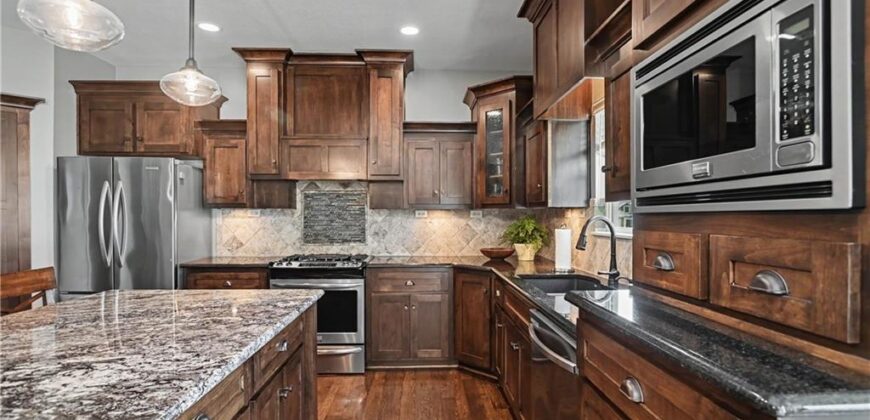 15053 Eagle Lane, Parkville, MO 64152