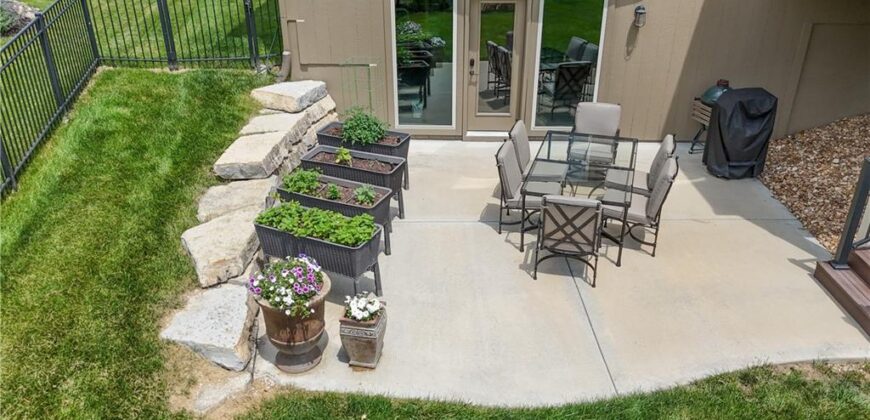 15053 Eagle Lane, Parkville, MO 64152