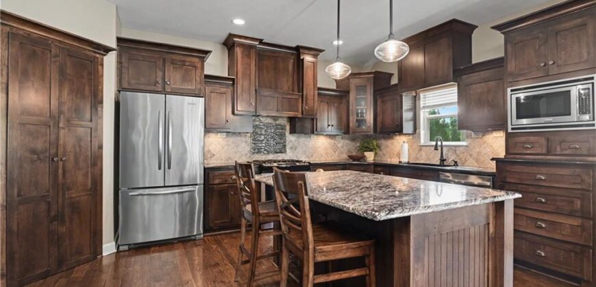 15053 Eagle Lane, Parkville, MO 64152
